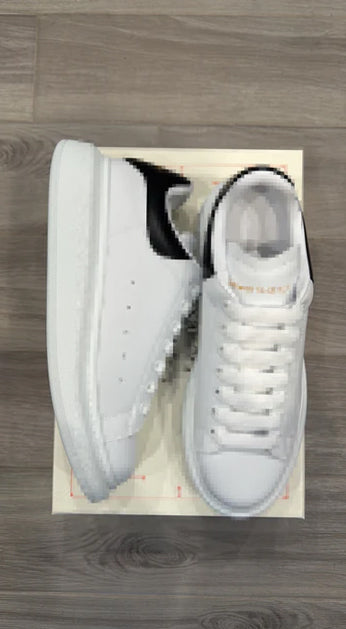 (AM) white