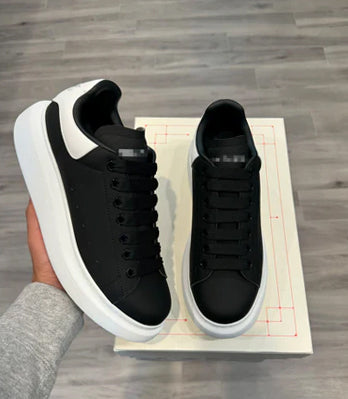 (AM) black white