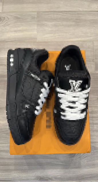 (LNV) black